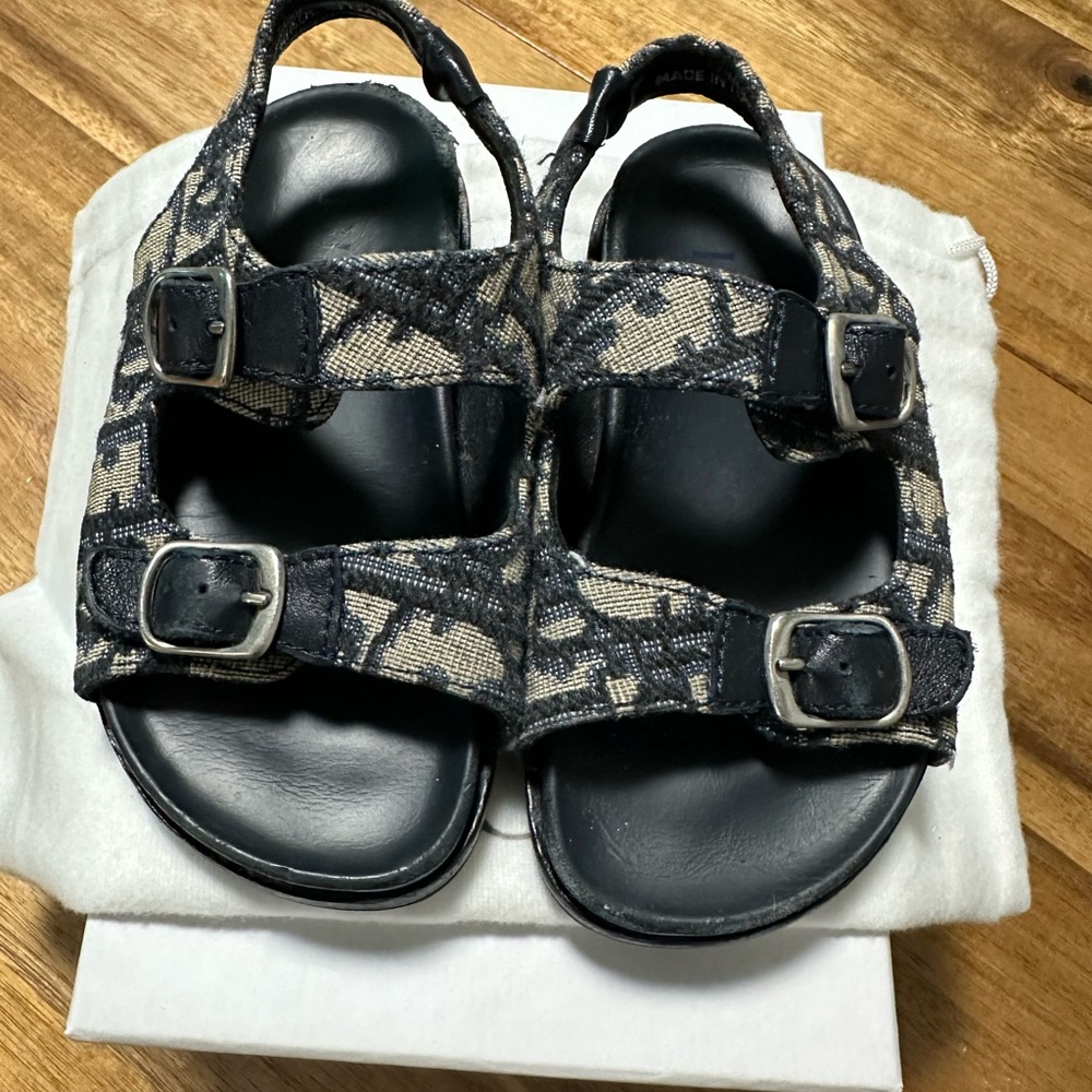 Dior Kids Sandal in size 24. Used!